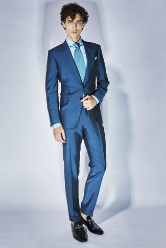Hellblaue Krawatte kombinieren – 188 Herren Outfits: Paaren Sie einen dunkelblauen Anzug mit einer hellblauen Krawatte, um vor Klasse und Perfektion zu strotzen. Schwarze Leder Slipper liefern einen wunderschönen Kontrast zu dem Rest des Looks.