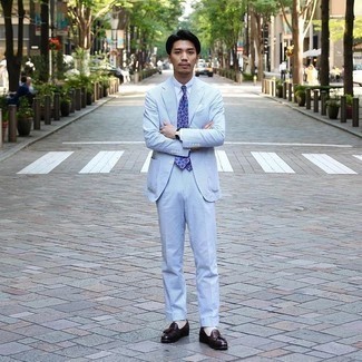 30 Jährige: Welche Anzüge mit weißen Businesshemdes zu tragen – 500+ Herren Outfits warm Wetter: Entscheiden Sie sich für einen klassischen Stil in einem Anzug und einem weißen Businesshemd. Wenn Sie nicht durch und durch formal auftreten möchten, wählen Sie dunkelbraunen Leder Slipper mit Quasten.