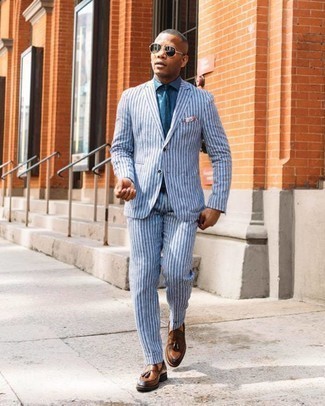 Welche Anzüge mit brauner Slipper mit Quasten zu tragen – 500+ Elegante Herren Outfits: Vereinigen Sie einen Anzug mit einem blauen Businesshemd für einen stilvollen, eleganten Look. Braune Slipper mit Quasten verleihen einem klassischen Look eine neue Dimension.