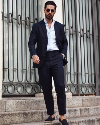 Welche Espadrilles mit dunkelblauen Anzuges zu tragen – 3 Elegante Herren Outfits warm Wetter: Kombinieren Sie einen dunkelblauen Anzug mit einem hellblauen Businesshemd für einen stilvollen, eleganten Look. Fühlen Sie sich ideenreich? Ergänzen Sie Ihr Outfit mit Espadrilles.