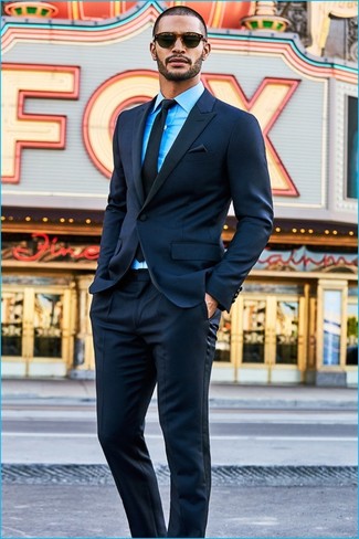 Wie blauen Anzug mit hellblauen Businesshemdes zu kombinieren – 391 Herren Outfits: Tragen Sie einen blauen Anzug und ein hellblaues Businesshemd für einen stilvollen, eleganten Look.