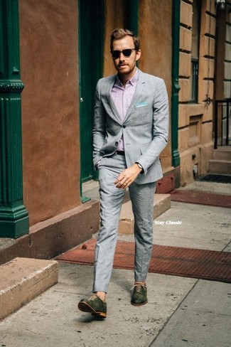 Fuchsia Hemd kombinieren – 500+ Sommer Herren Outfits: Tragen Sie ein fuchsia Hemd und einen grauen Anzug für eine klassischen und verfeinerte Silhouette. Fühlen Sie sich ideenreich? Wählen Sie dunkelgrünen Leder Oxford Schuhe. Schon haben wir ein stylischer Look im Sommer.