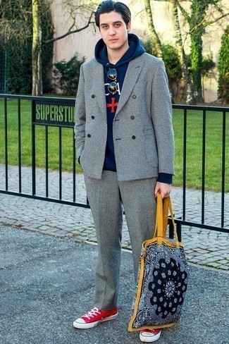 dunkelblauer bedruckter Pullover mit einem Kapuze von Ragwear