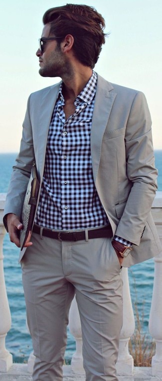 Hemd mit Vichy-Muster kombinieren – 225 Elegante Herren Outfits warm Wetter: Kombinieren Sie ein Hemd mit Vichy-Muster mit einem grauen Anzug für eine klassischen und verfeinerte Silhouette.