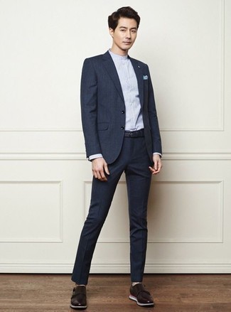 Rotbraune Doppelmonks aus Leder kombinieren – 500+ Herren Outfits: Entscheiden Sie sich für einen dunkelblauen Anzug und ein hellblaues Langarmhemd für einen stilvollen, eleganten Look. Vervollständigen Sie Ihr Look mit rotbraunen Doppelmonks aus Leder.