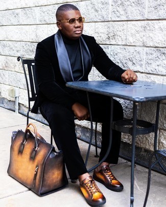 Braune niedrige Sneakers kombinieren – 537+ Herren Outfits: Kombinieren Sie einen dunkelblauen Samtanzug mit einem dunkelblauen Rollkragenpullover für einen stilvollen, eleganten Look. Braune niedrige Sneakers verleihen einem klassischen Look eine neue Dimension.