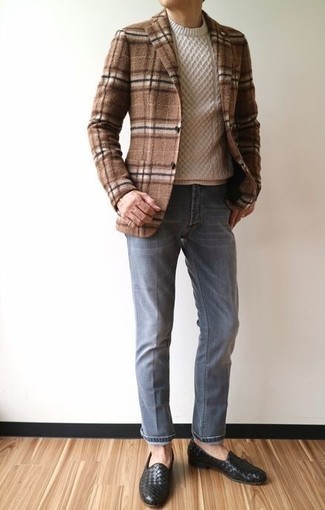 40 Jährige: Hellbeige Strickpullover kombinieren – 9 Herren Outfits