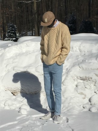 20 Jährige: Hellbeige Strickpullover kombinieren – 7 Frühling Herren Outfits
