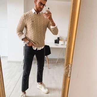 20 Jährige: Hellbeige Strickpullover kombinieren – 7 Frühling Herren Outfits