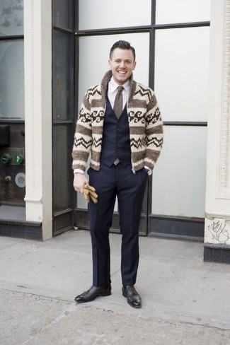 Welche Westen mit hellbeige Strickjacke zu tragen – 10 Herren Outfits