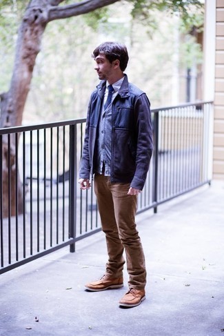 Welche Businesshemden mit hellbeige Freizeitstiefel zu tragen – 11 Herren Outfits