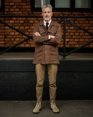Welche Businesshemden mit hellbeige Freizeitstiefel zu tragen – 11 Herren Outfits