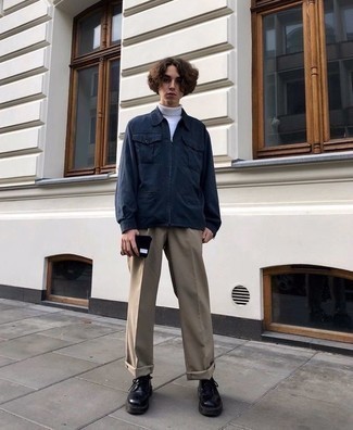 Teenager: Hellbeige Chinohose kombinieren – 17 Smart-Casual Frühling Herren Outfits