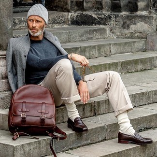 40 Jährige: Hellbeige Chinohose kombinieren – 62 Frühling Herren Outfits