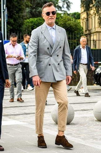 40 Jährige: Hellbeige Chinohose kombinieren – 62 Frühling Herren Outfits