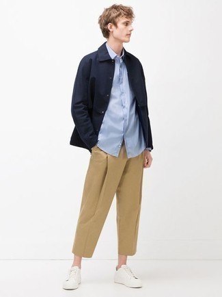 Teenager: Hellbeige Chinohose kombinieren – 17 Smart-Casual Frühling Herren Outfits