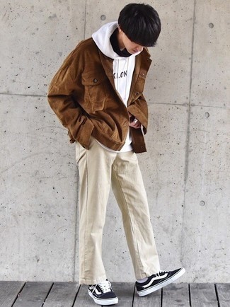 Teenager: Hellbeige Chinohose kombinieren – 143 Herren Outfits warm Wetter