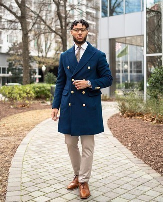 30 Jährige: Hellbeige Chinohose kombinieren – 1 Elegante Frühling Herren Outfits