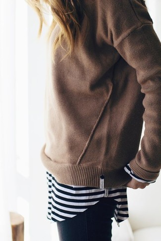 Hellbeige Pullover mit einem Rundhalsausschnitt kombinieren – 105 Herbst Damen Outfits