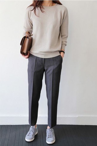Hellbeige Pullover mit einem Rundhalsausschnitt kombinieren – 182 Damen Outfits