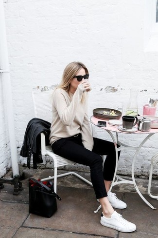 Hellbeige Pullover mit einem Rundhalsausschnitt kombinieren – 182 Damen Outfits