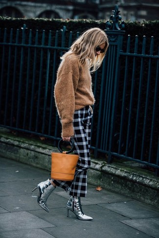 Hellbeige Pullover mit einem Rundhalsausschnitt kombinieren – 182 Damen Outfits