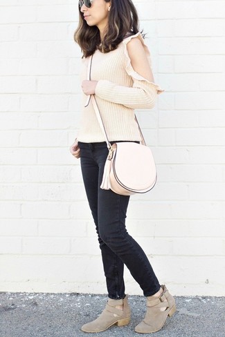 Hellbeige Pullover mit einem Rundhalsausschnitt kombinieren – 105 Herbst Damen Outfits