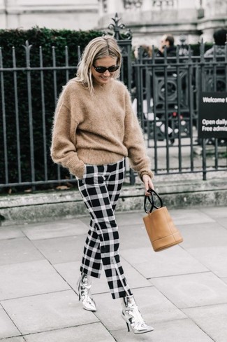 Hellbeige Pullover mit einem Rundhalsausschnitt kombinieren – 182 Damen Outfits