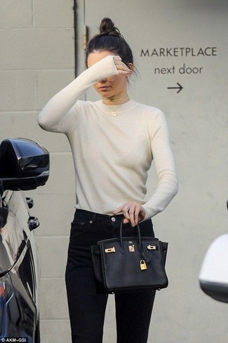 Hellbeige Pullover mit einem Rundhalsausschnitt kombinieren – 182 Damen Outfits