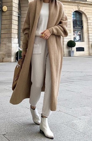 Hellbeige Pullover mit einem Rundhalsausschnitt kombinieren – 182 Damen Outfits