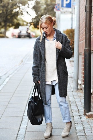 Hellbeige Pullover mit einem Rundhalsausschnitt kombinieren – 105 Herbst Damen Outfits