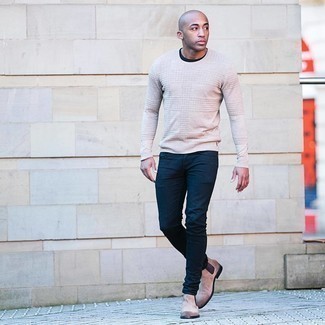 Welche enge Jeans mit hellbeige Pullovers mit einem Rundhalsausschnitt zu tragen – 50 Herren Outfits