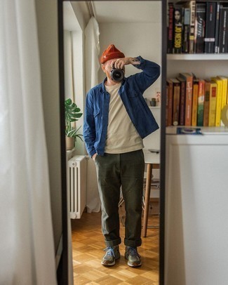 Welche Sportschuhe mit hellbeige T-Shirts mit einem Rundhalsausschnitt zu tragen – 85 Herren Outfits