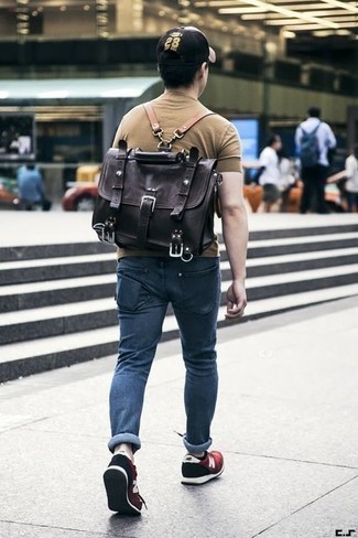 20 Jährige: Welche Sportschuhe mit hellbeige T-Shirts mit einem Rundhalsausschnitt zu tragen – 30 Herren Outfits
