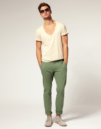 Hellbeige T-Shirt mit einem Rundhalsausschnitt kombinieren – 733+ Herren Outfits