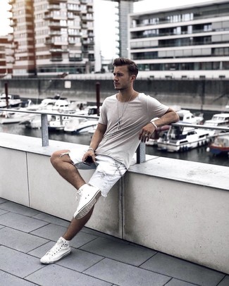 Hellbeige T-Shirt mit einem Rundhalsausschnitt kombinieren – 733+ Herren Outfits