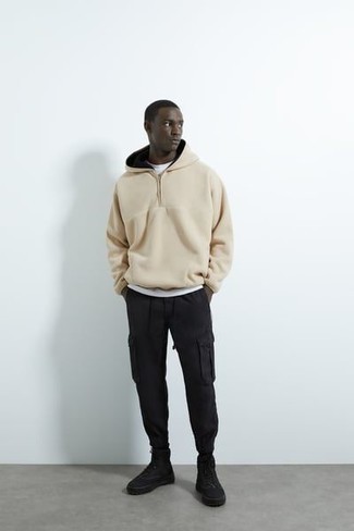 Hellbeige Fleece-Pullover mit einem Kapuze kombinieren – 27 Herren Outfits