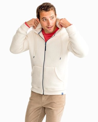 Hellbeige Fleece-Pullover mit einem Kapuze kombinieren – 27 Herren Outfits