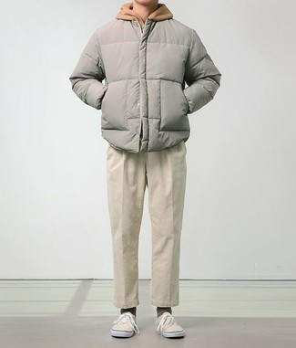 Welche Daunenjacken mit hellbeige Pullovers mit einem Kapuze zu tragen – 15 Herren Outfits