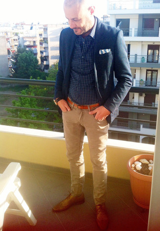 40 Jährige: Welche Sakkos mit hellbeige Jeans zu tragen – 5 Herren Outfits