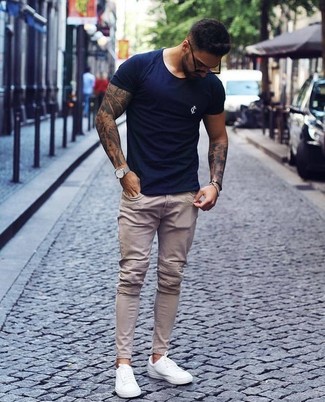Hellbeige Jeans kombinieren – 8 Lässige Herren Outfits heiß Wetter