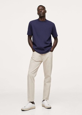 Hellbeige Jeans kombinieren – 43 Herren Outfits heiß Wetter