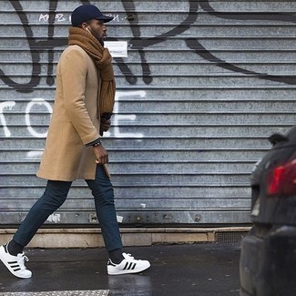 Hellbeige Strick Schal kombinieren – 12 Herren Outfits