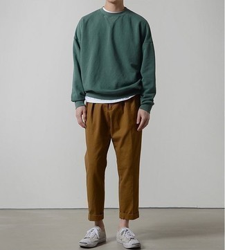 Welche Sweatshirts mit hellbeige niedriger Sneakers zu tragen – 34 Herren Outfits