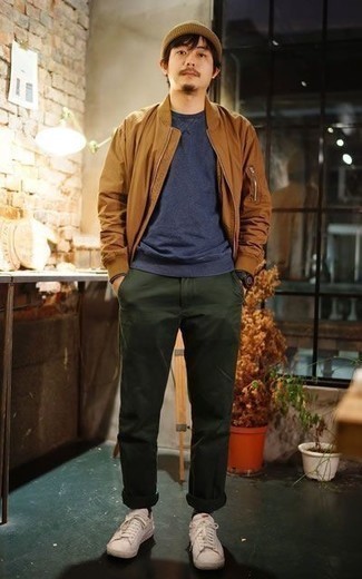 Welche Sweatshirts mit hellbeige niedriger Sneakers zu tragen – 34 Herren Outfits