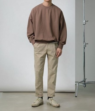Welche Sweatshirts mit hellbeige niedriger Sneakers zu tragen – 34 Herren Outfits