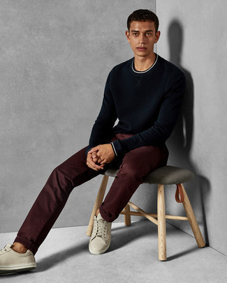 Welche Sweatshirts mit hellbeige niedriger Sneakers zu tragen – 34 Herren Outfits