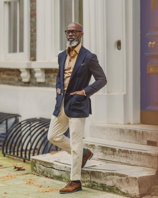 Welche Brogues mit hellbeige Polohemdes zu tragen – 2 Herren Outfits