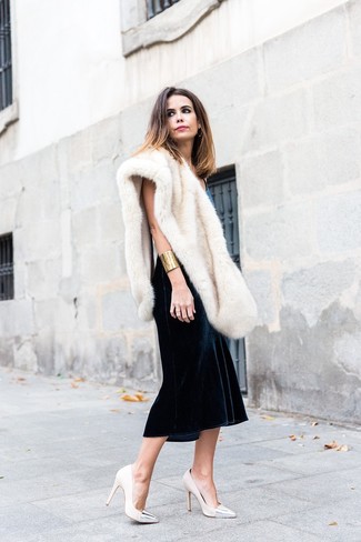Welche Midikleider mit hellbeige Pumps zu tragen – 19 Damen Outfits