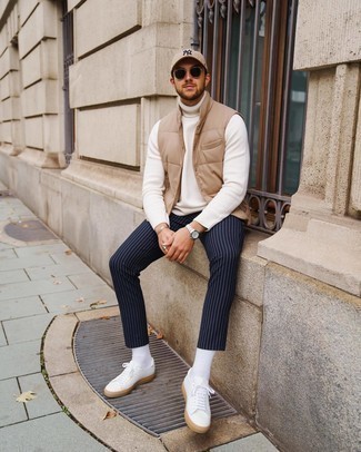 Hellbeige gesteppte Jacke kombinieren – 37 Casual Herren Outfits warm Wetter